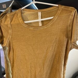 Lululemon tee